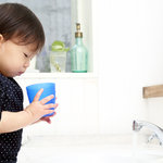 赤ちゃんのうがい練習はいつから?ブクブクうがいのやり方と注意点