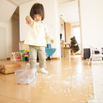 室内の子どものイタズラ防止策は?便利グッズや部屋づくりのポイント