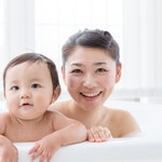 お風呂タイムはバスソルトで発汗!子どもと一緒に楽しむ入浴法を紹介