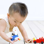 子どもはいつから一人遊びする？ひとりで遊ばない場合の対処法も紹介