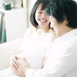 パパとお腹の子どもと楽しく過ごそう!胎動を感じる時期と胎教の方法