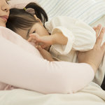 卒乳後もおっぱいを触る子どもが心配!どのように向き合えばよいのか