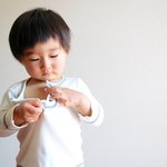 子どもの着替えのしつけはいつから?自分で着られるように練習しよう