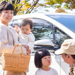 新緑シーズン到来!子連れドライブに1本3役のお助けアイテムとは?