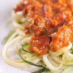 野菜スライサーで簡単!くるくるズッキーニ麺のパスタ