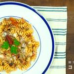 炊飯器だけで1食完成!切って入れるだけの挽肉&トマトフィジリパスタ♪