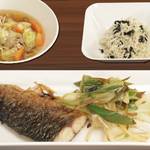 30分で3品!人気料理家ちょりママさんによるフライパン塩サバと炒めネギ+2品のつくり方