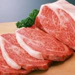 男の休日は贅沢に肉を頬張る!ちょっとしたコツで美味しくお肉を焼き上げる方法をご紹介します。
