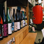 ちょっと一杯。昔も立ち呑みの居酒屋がありました。江戸の居酒屋事情