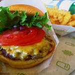 ニューヨークで大人気のハンバーガーショップ「Shake Shack」が日本初上陸!