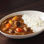 じゃが芋を入れるのは日本だけ?日本のカレーライスの歴史とは