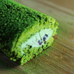 上品な口あたり!なめらかクリームをふわふわスポンジで優しく包んだ抹茶のロールケーキ