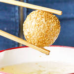 次の日でももちもち食感!香ばしくて甘いごま団子♪