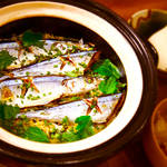 今が旬!土鍋でふっくら炊く「秋刀魚の炊き込み御飯」
