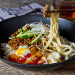 つるっとモチモチした弾力が絶品の自家製麺!本格ジャージャー麺