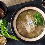 体が喜ぶスタミナ薬膳スープ!骨付き鶏もも肉の参鶏湯