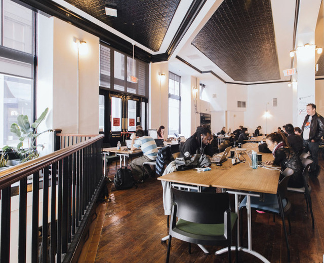 みんなのオフィスが目指すべきスタイル『WeWork』 のコワーキングスペース