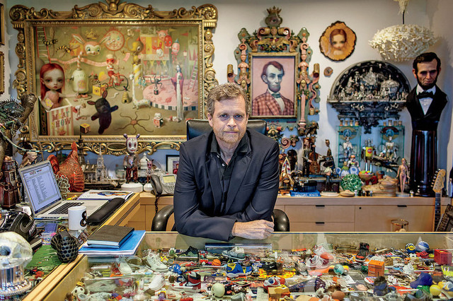 ローブローアートって?NIKEの社長デスク周りは個性が強いアート作品ばかりだった!!