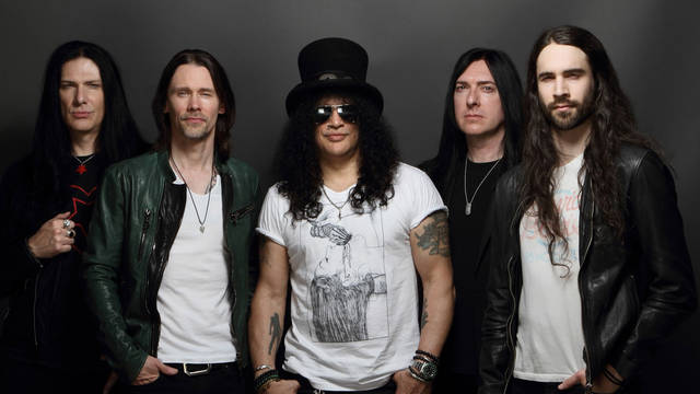 Guns N’ Rosesのギタリスト、スラッシュが来日公演に合わせてソロ・ベスト・アルバム発売