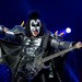 キッスのジーン・シモンズ、違法DLでファンが「音楽のインフラを破壊している」と語る | NME Japan