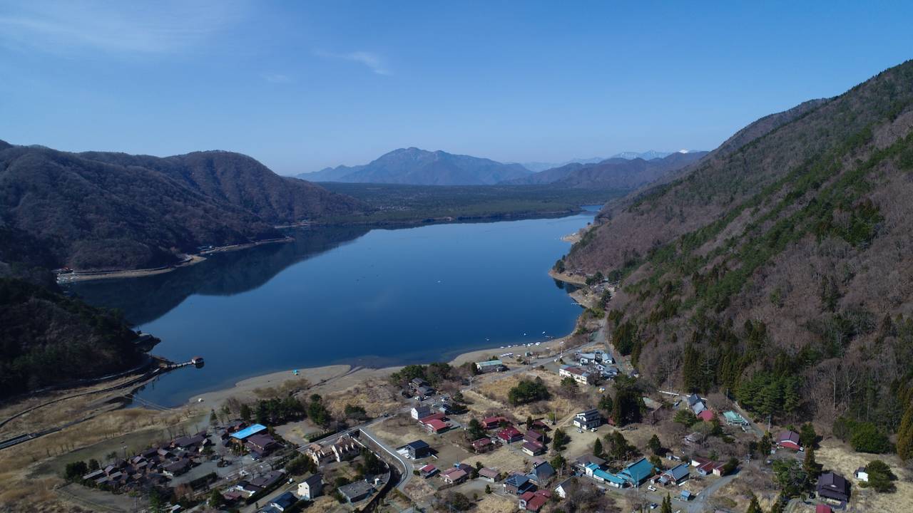 西湖上空 - 株式会社エイム山梨オフィス上空からの眺望