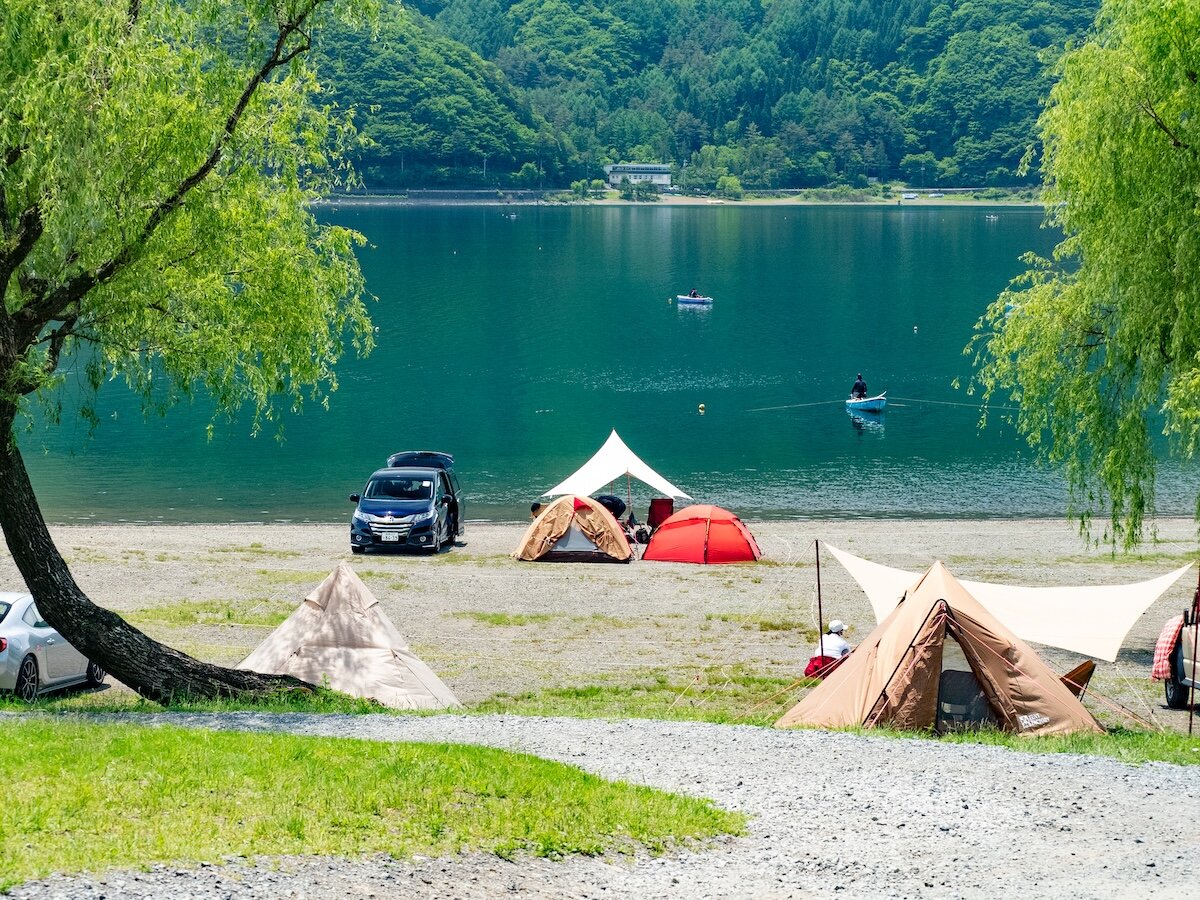 西湖で楽しむキャンプの魅力｜湖畔でゆったり過ごせるおすすめキャンプ場