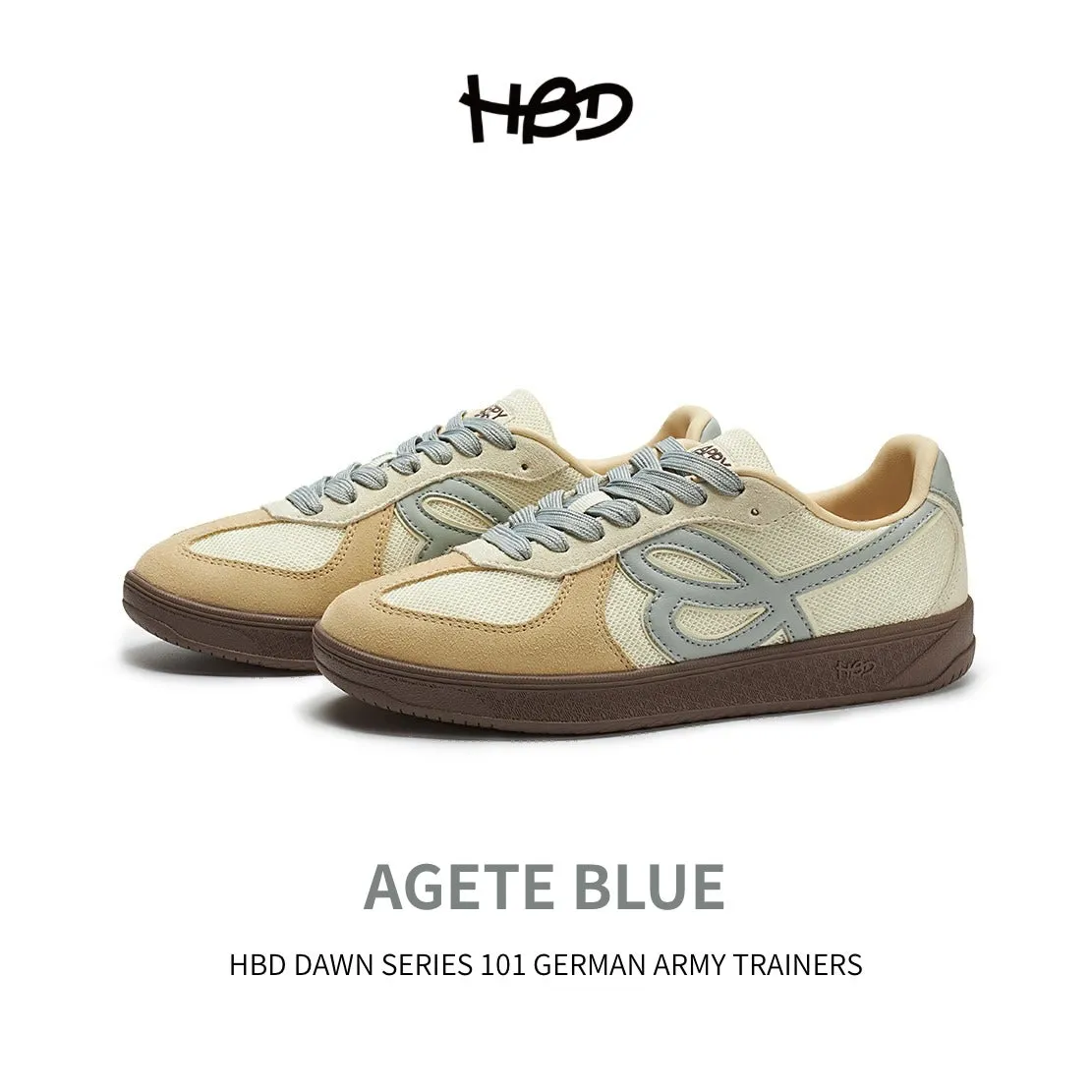 知的なアゲートブルーのスニーカー