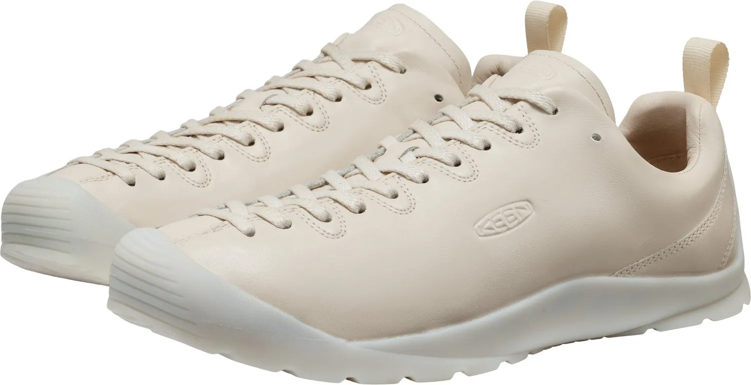 ベージュ色のKEENスニーカーの画像です。