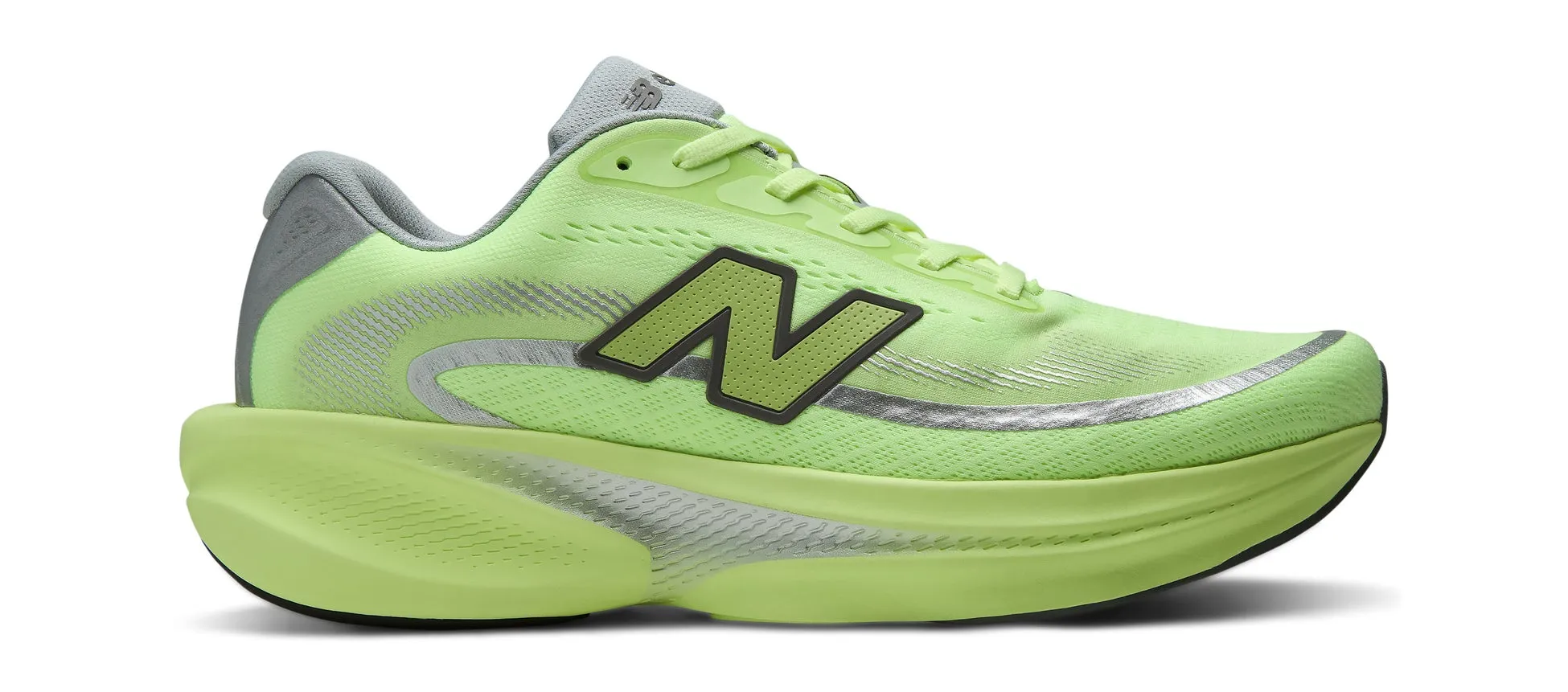 黄緑色のニューバランスのランニングシューズ