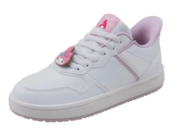 マイメロディのキャラクターが装飾された白いスニーカーです。