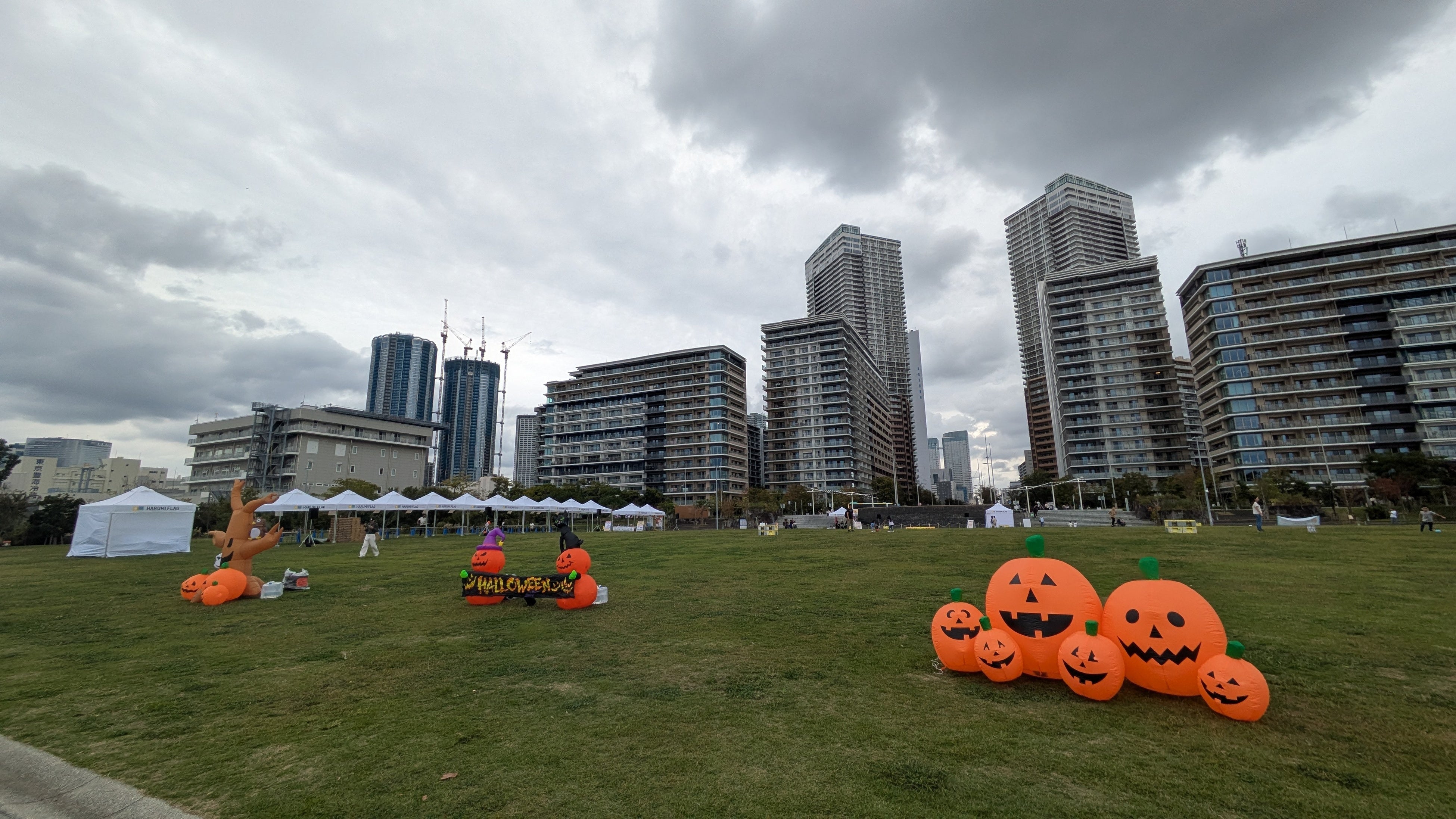 2025年の晴海ふ頭公園ハロウィンイベントの会場全体