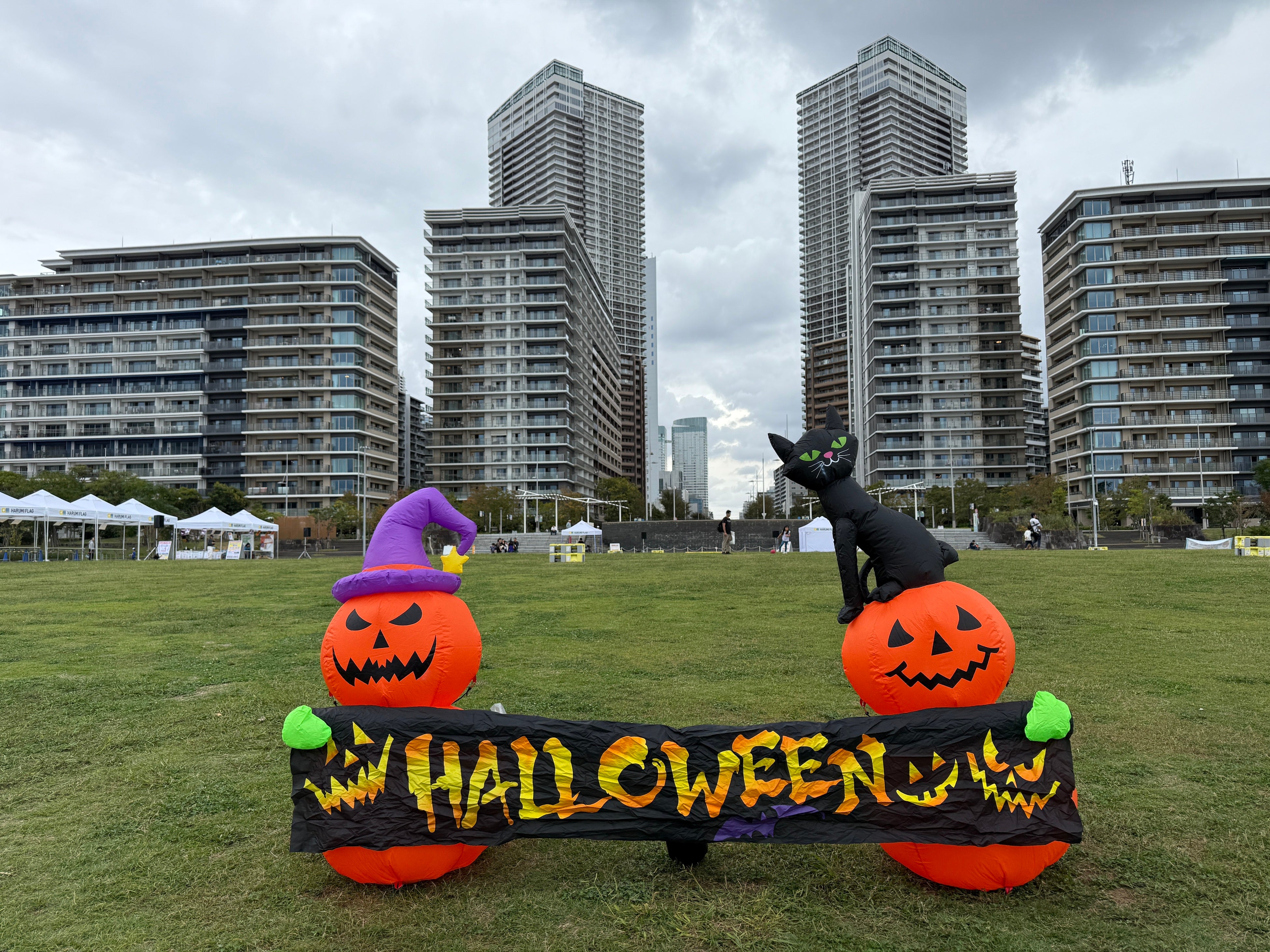 2025年の晴海ふ頭公園ハロウィンイベントのバルーン装飾