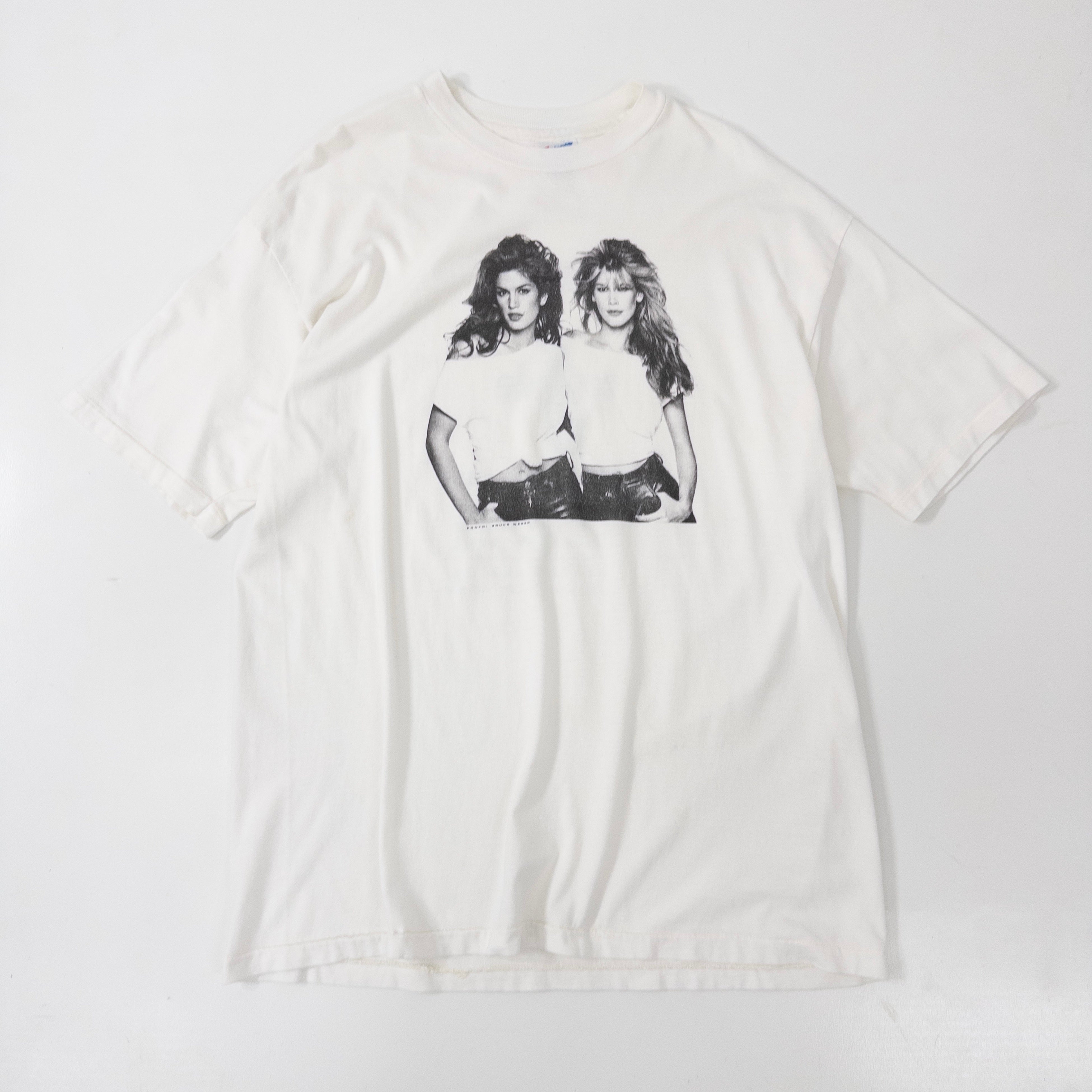 ブルース・ウェーバー撮影のシンディ・クロフォードとクラウディア・シファーのTシャツ