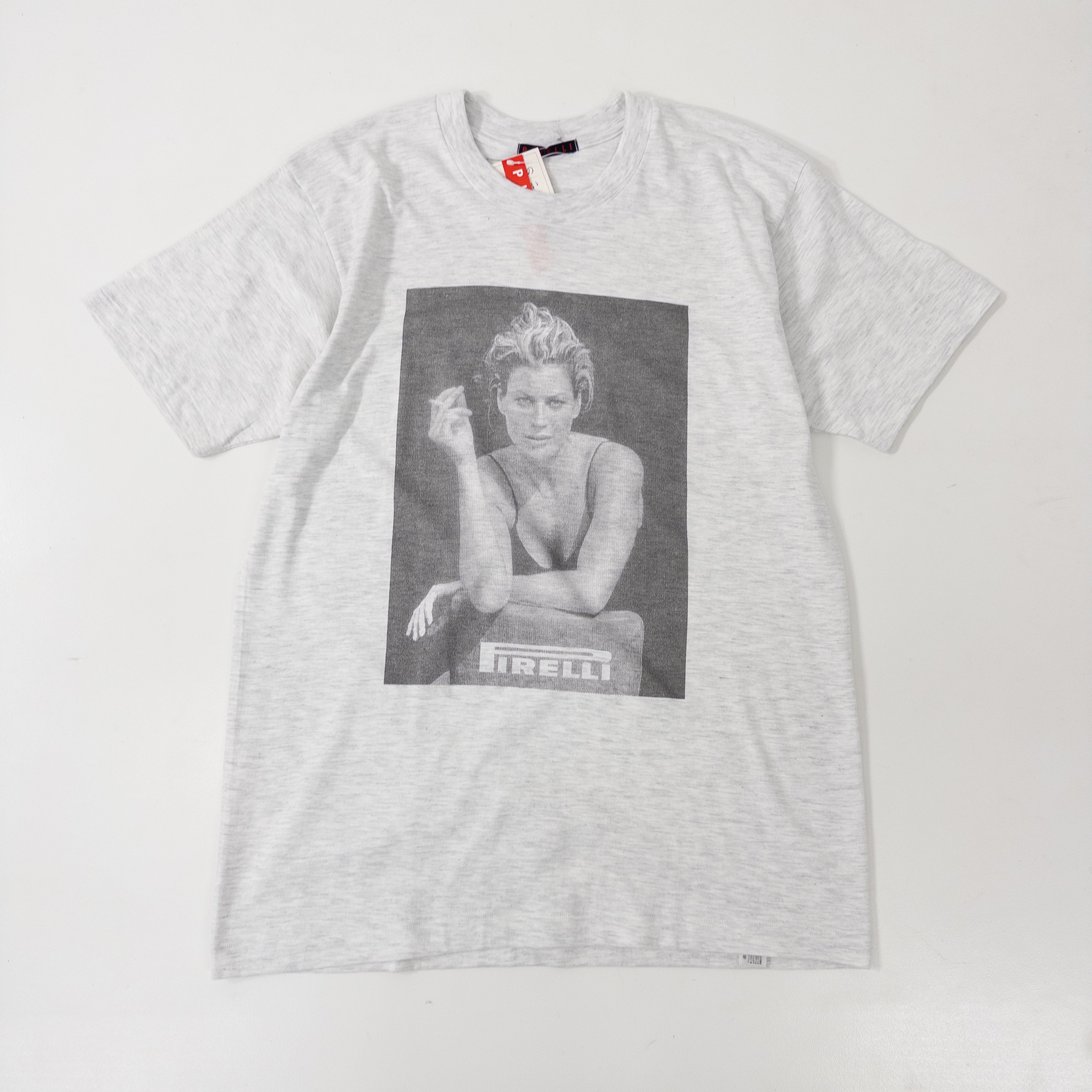 ピーター・リンドバーグ撮影のピレリカレンダー表紙のTシャツ