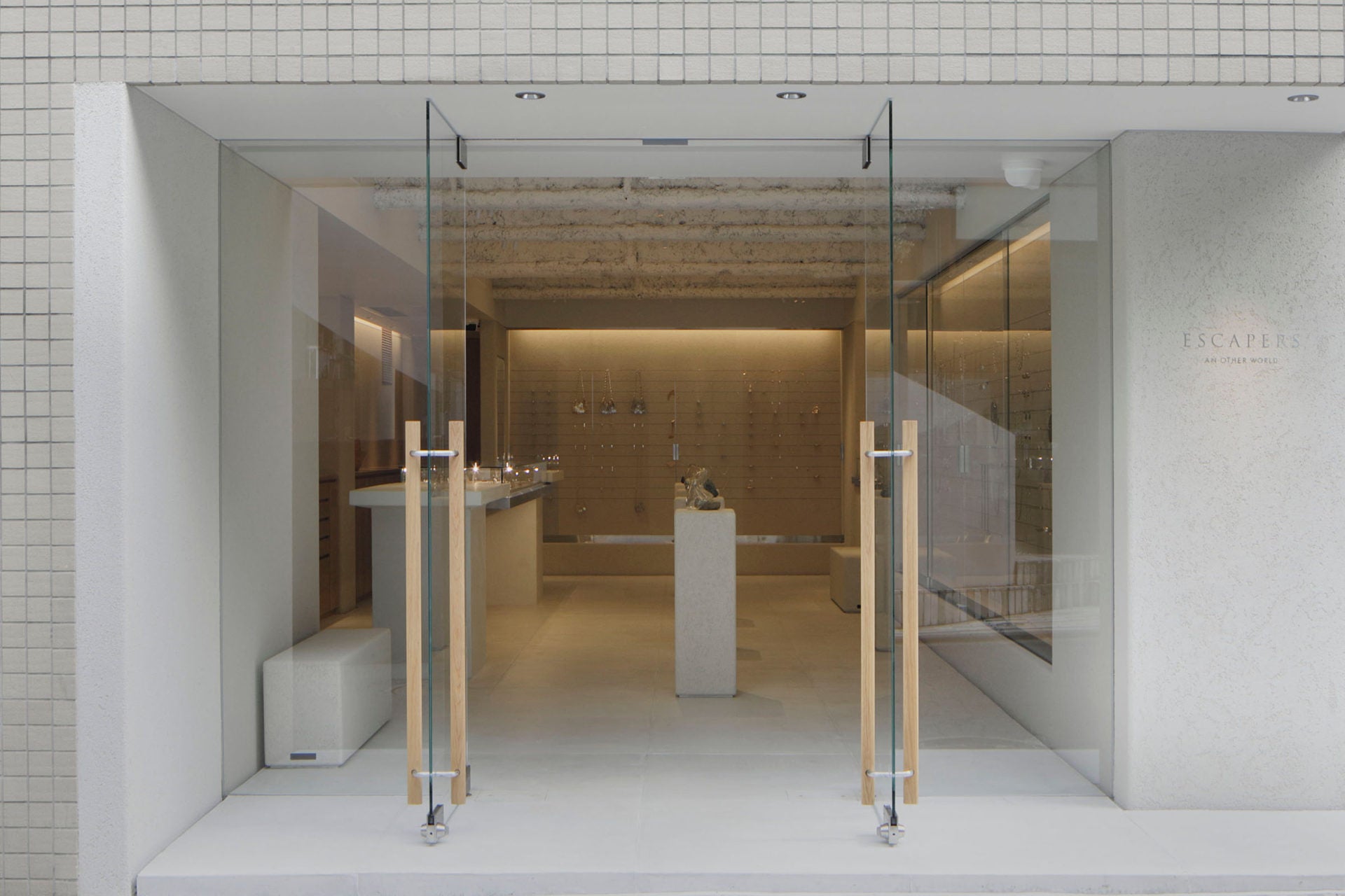 展示会場ESCAPERS AN OTHER WORLD