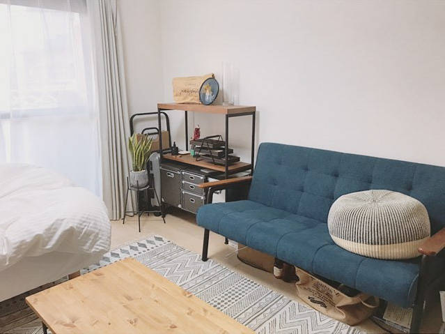 アイアン家具と植物が配された 自由な空間多めの清々しいワンルーム とりぐら 一人暮らしの毎日がもっと楽しく