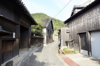 SHODOSHIMA: “HISHIO-NO-SATO” TRADITIONAL SOY-SAUCE-MAKING HANDED DOWN FROM GENERATION TO GENERATION