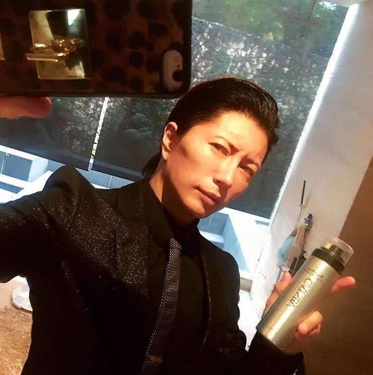Gacktのオールバックがかっこよすぎる イケメンショットに話題沸騰