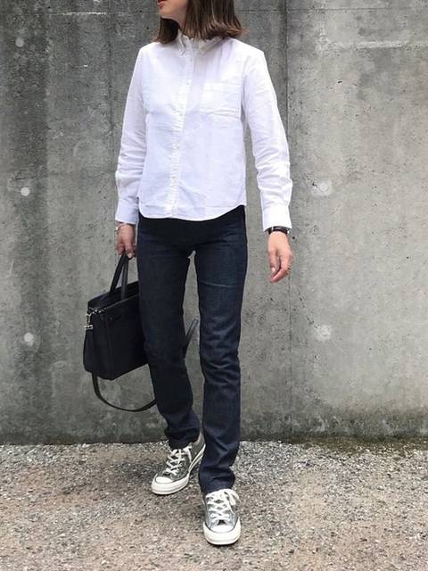 モダンファッションスタイル 最高の白シャツ インナー 見せる レディース