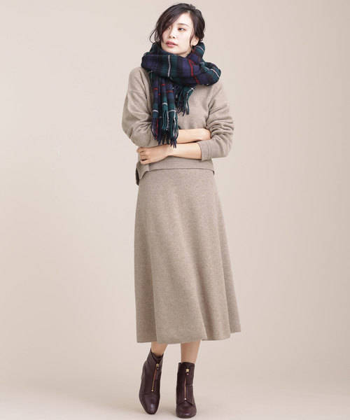 エレガントベージュ セーター レディース コーデ ファッショントレンドについて