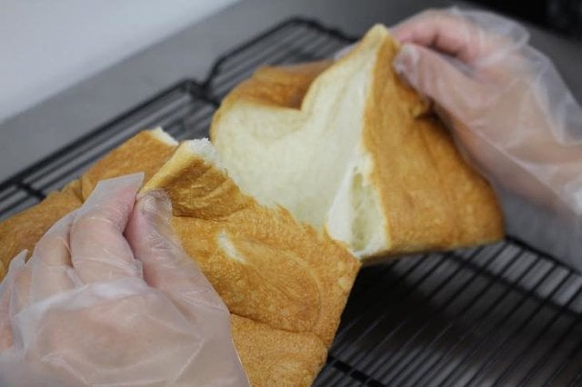 君は食パンなんて食べない