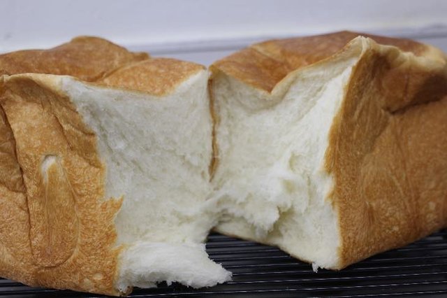 君は食パンなんて食べない
