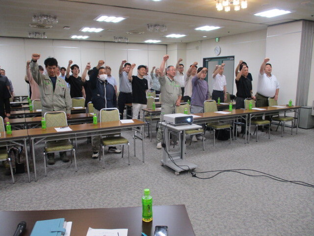 「明日からも 無事故・無災害で がんばろ～」 オー