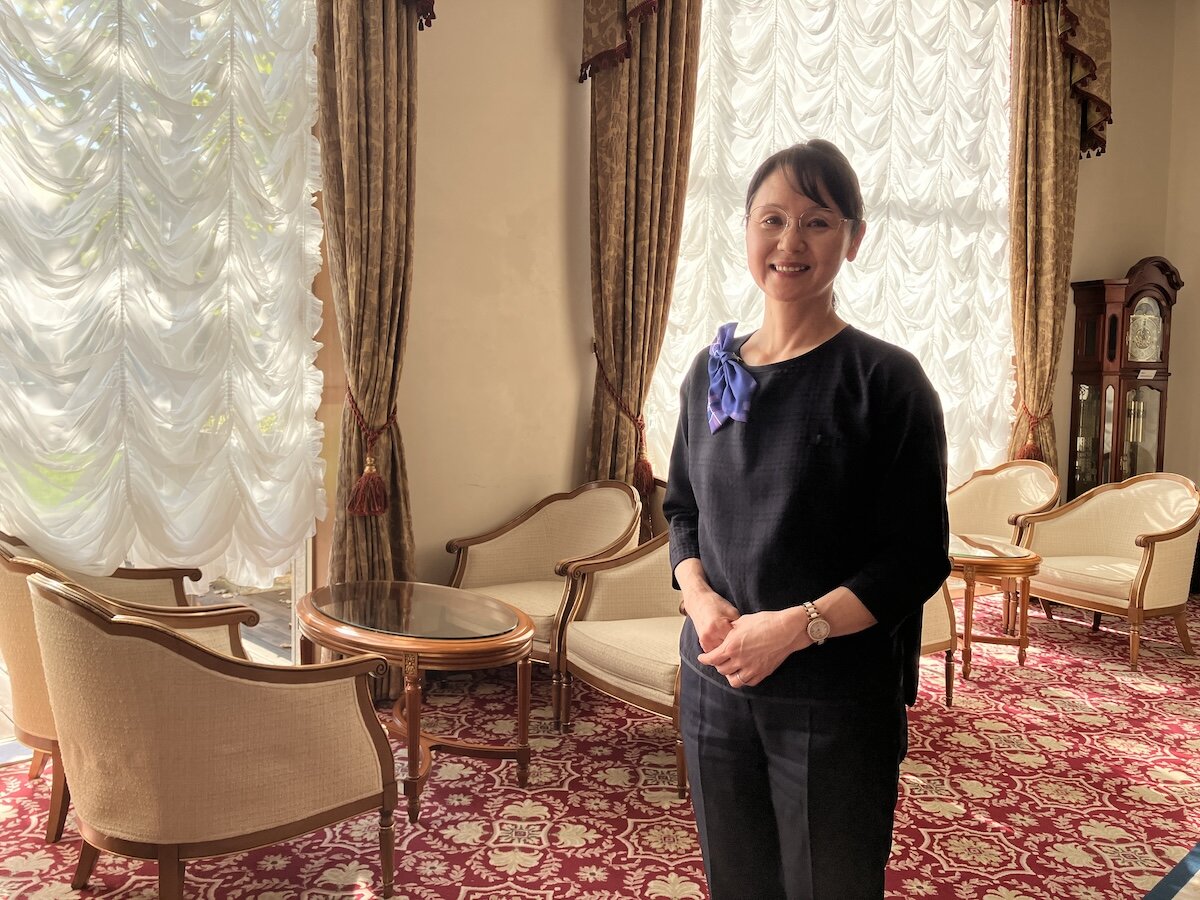 “暮らしの窓口”として、信頼を築く日々。ご入居者に寄り添うフロントスタッフの仕事とは