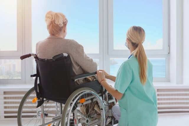 介護分野の特定技能外国人制度とは？条件・キャリア・企業の取り組みを紹介