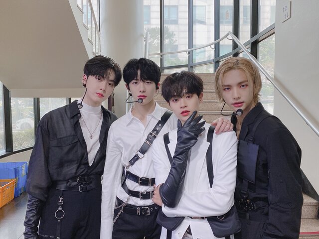 夢の共演 ビジュアルと実力が最高なk Popアイドル00lineの4人 韓国情報サイト Daon ダオン