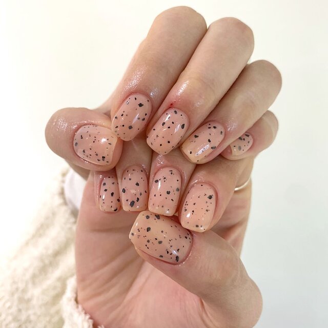 韓国女子に人気 最新ネイルトレンドシンプルで可愛い ダルメシアンネイル をご紹介 韓国情報サイト Daon ダオン