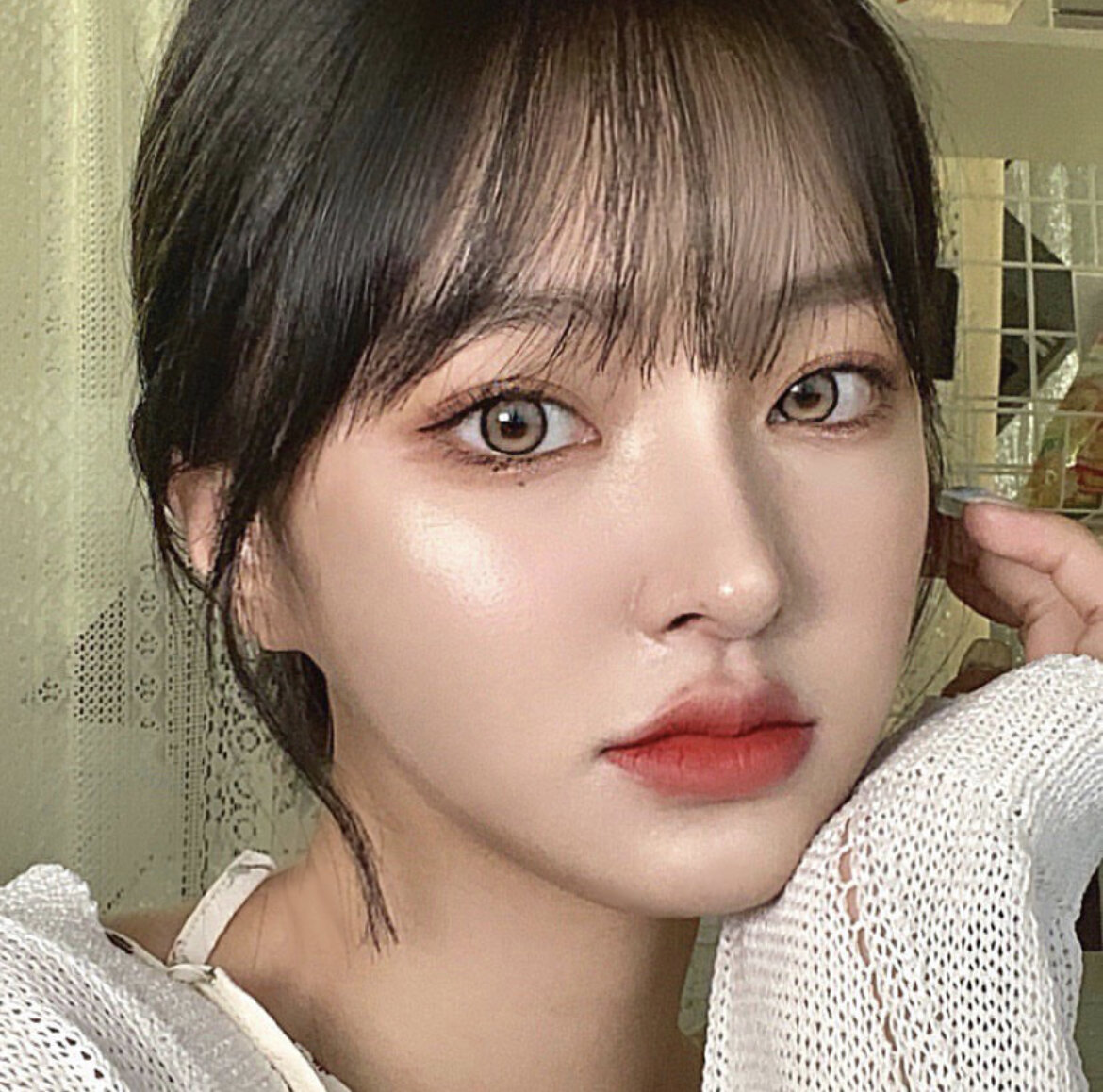 夏のボブは暑過ぎる 簡単にできる 韓国風まとめ髪スタイル を習得しよう 韓国情報サイト Daon ダオン