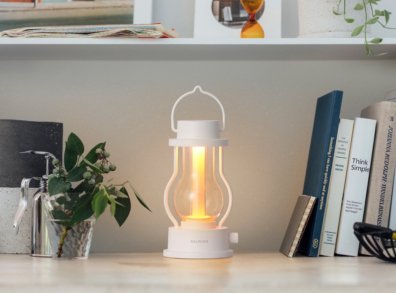 時の流れを変える灯り「BALMUDA The Lantern」