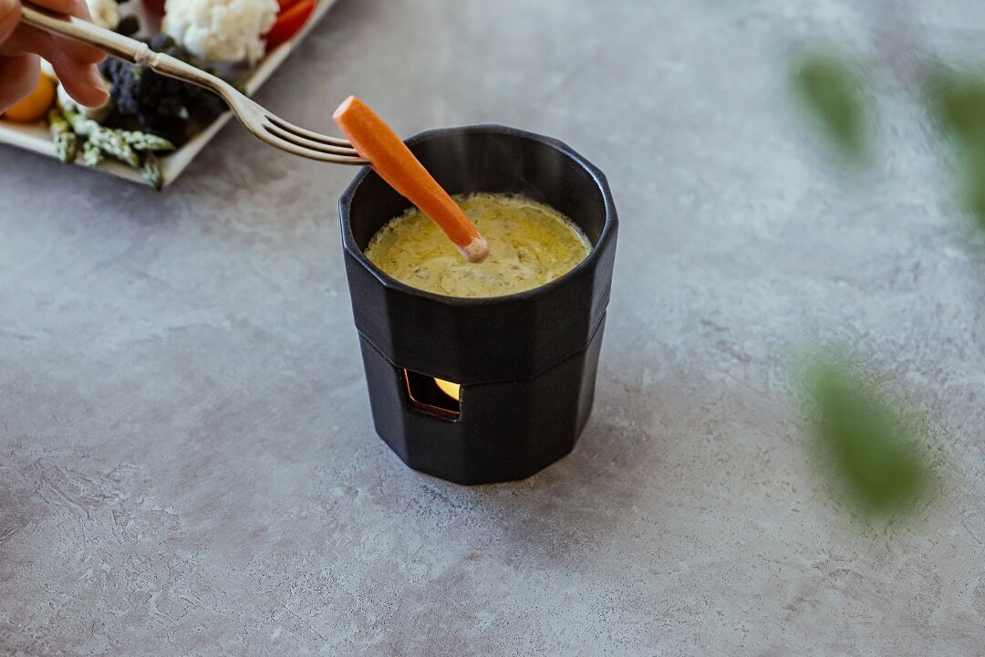 野菜を欲する身体になる。KINTO「KAKOMI」バーニャカウダポット｜ZOOM LIFE